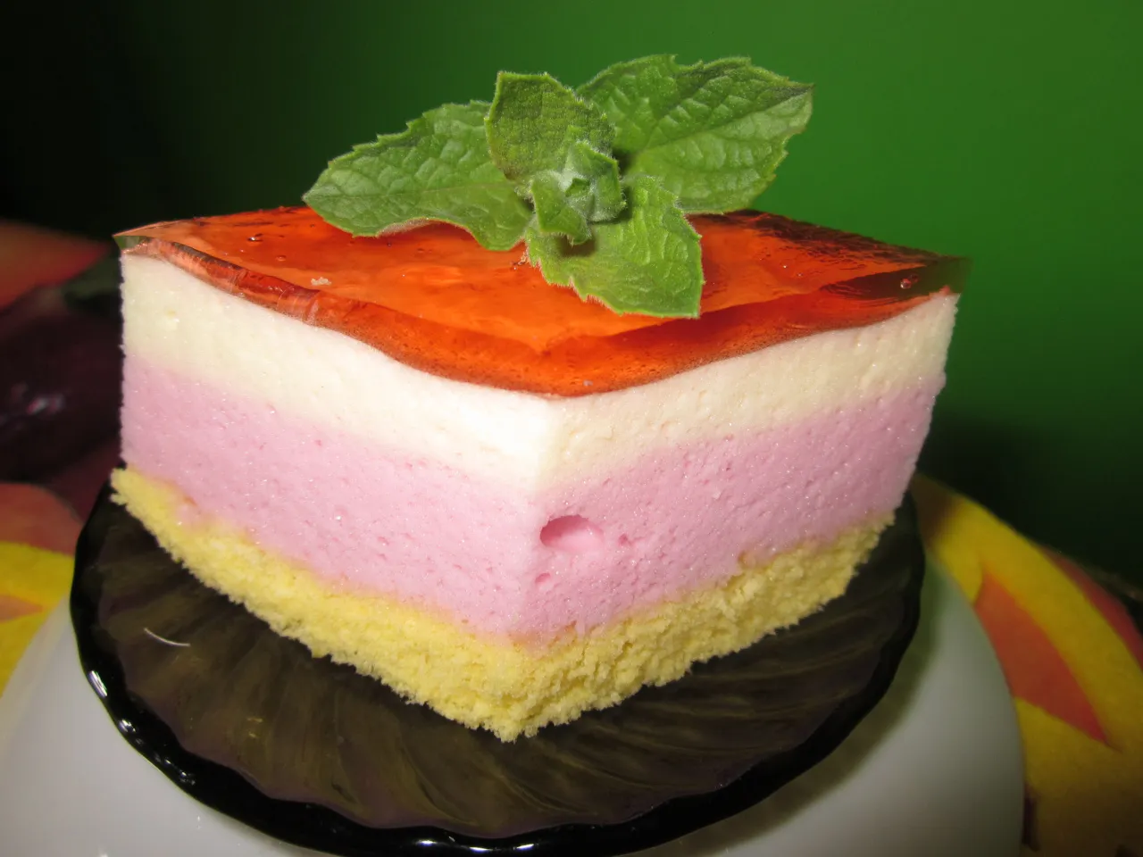 tęczowa pianka z galaretki warstwy