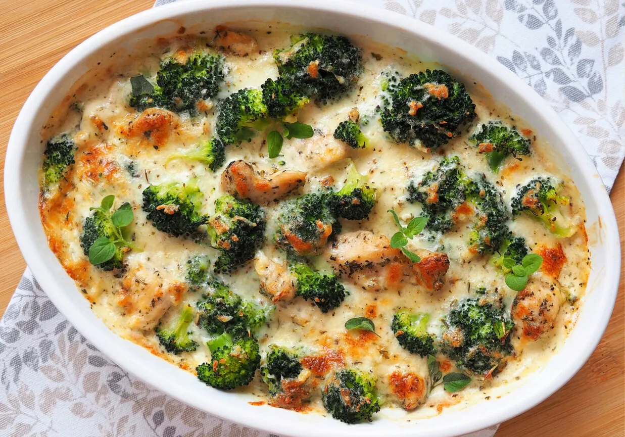 różne rodzaje zapiekanki z brokułami