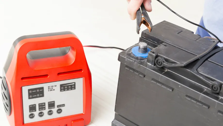 poradnik wyboru prostownika do akumulatora żelowego