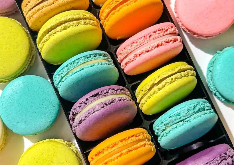 r&oacute;żnorodne makaroniki w ł&oacute;dzkich cukierniach