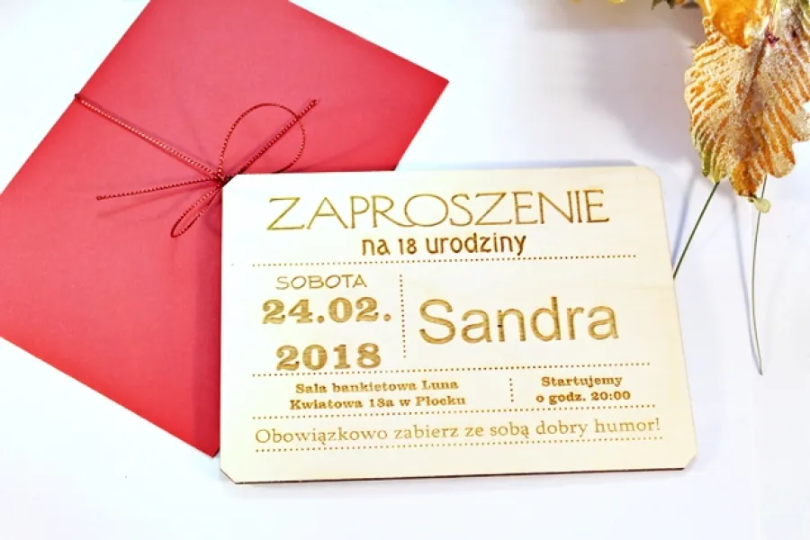 Zdjęcie Jak napisać zaproszenie na 18 dla chrzestnej, które wzruszy?