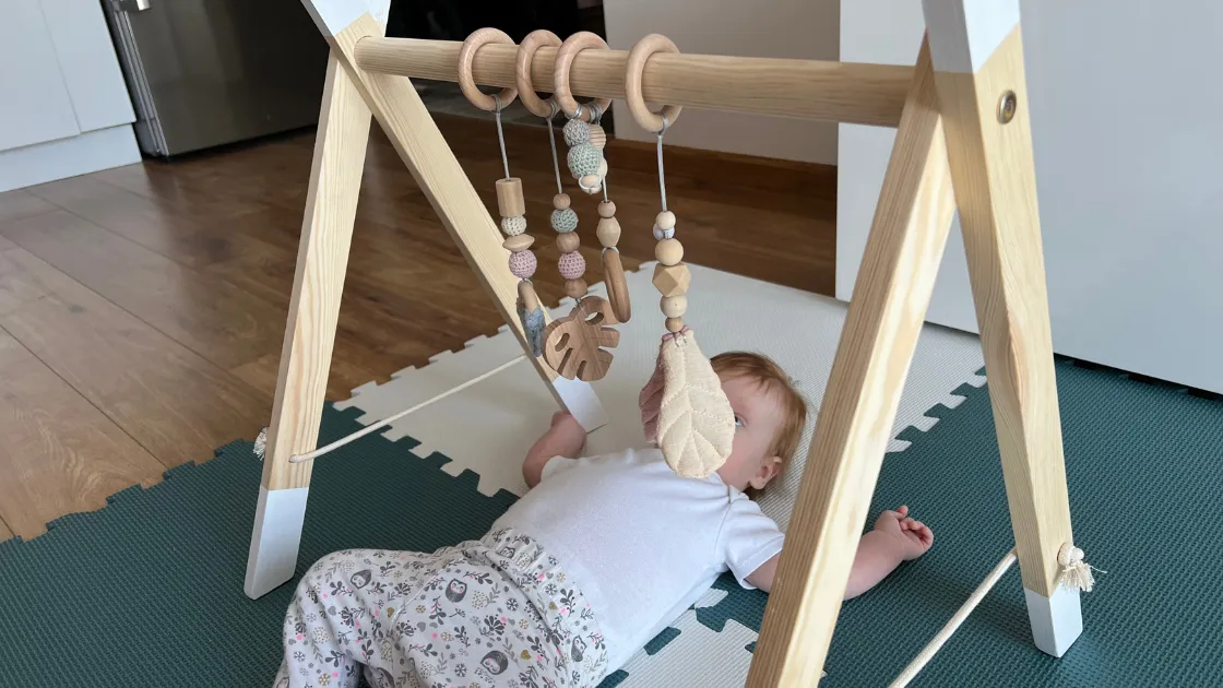 DIY zabawki sensoryczne do stojaka edukacyjnego