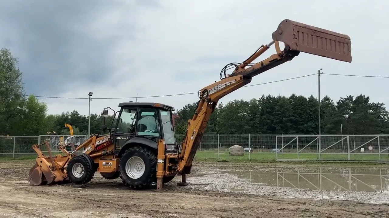 popularne modele koparko-ładowarek używanych JCB 3CX Case 580 SK