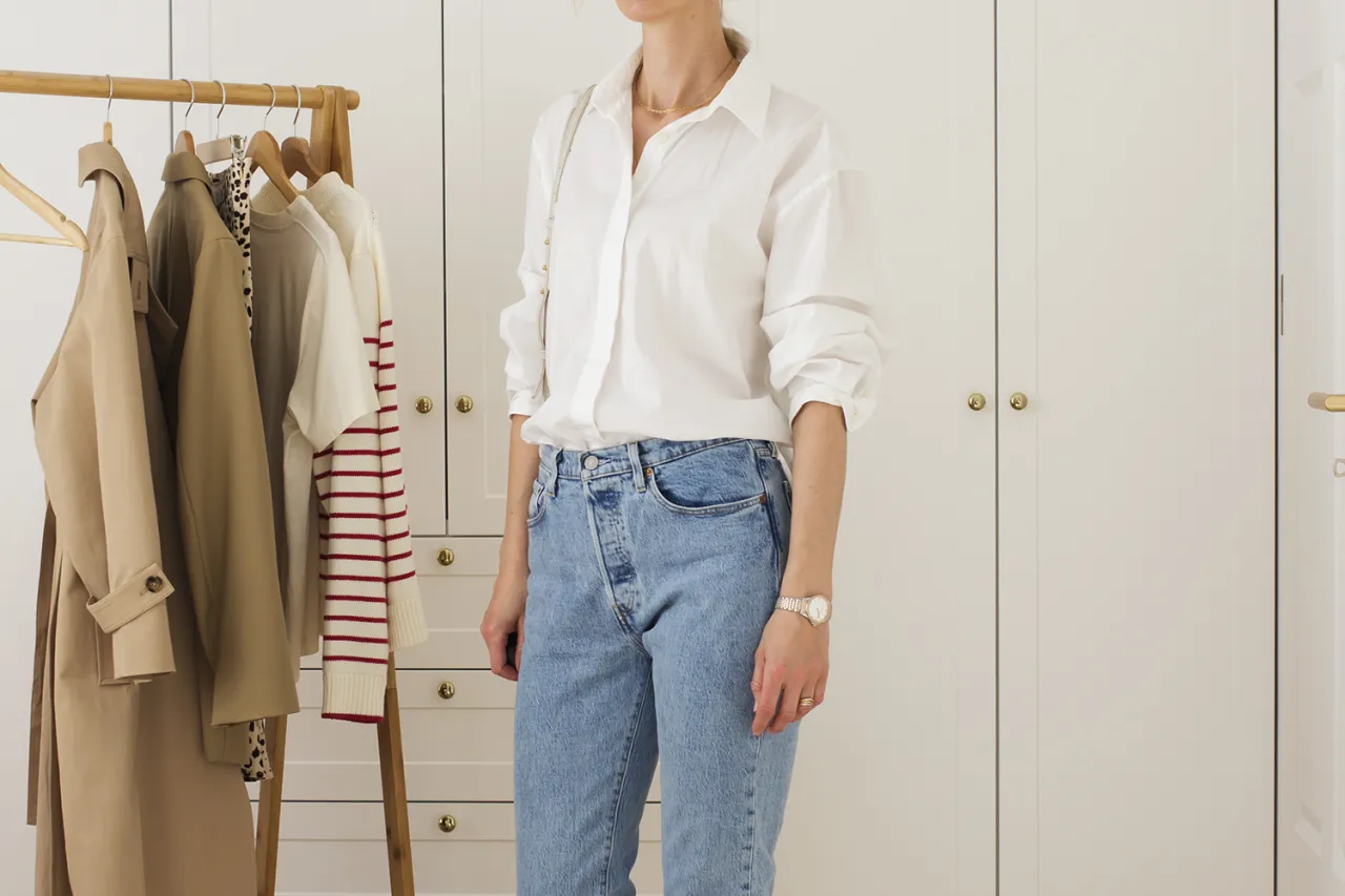 Stylizacje z bluzką oversize włożoną do spodni