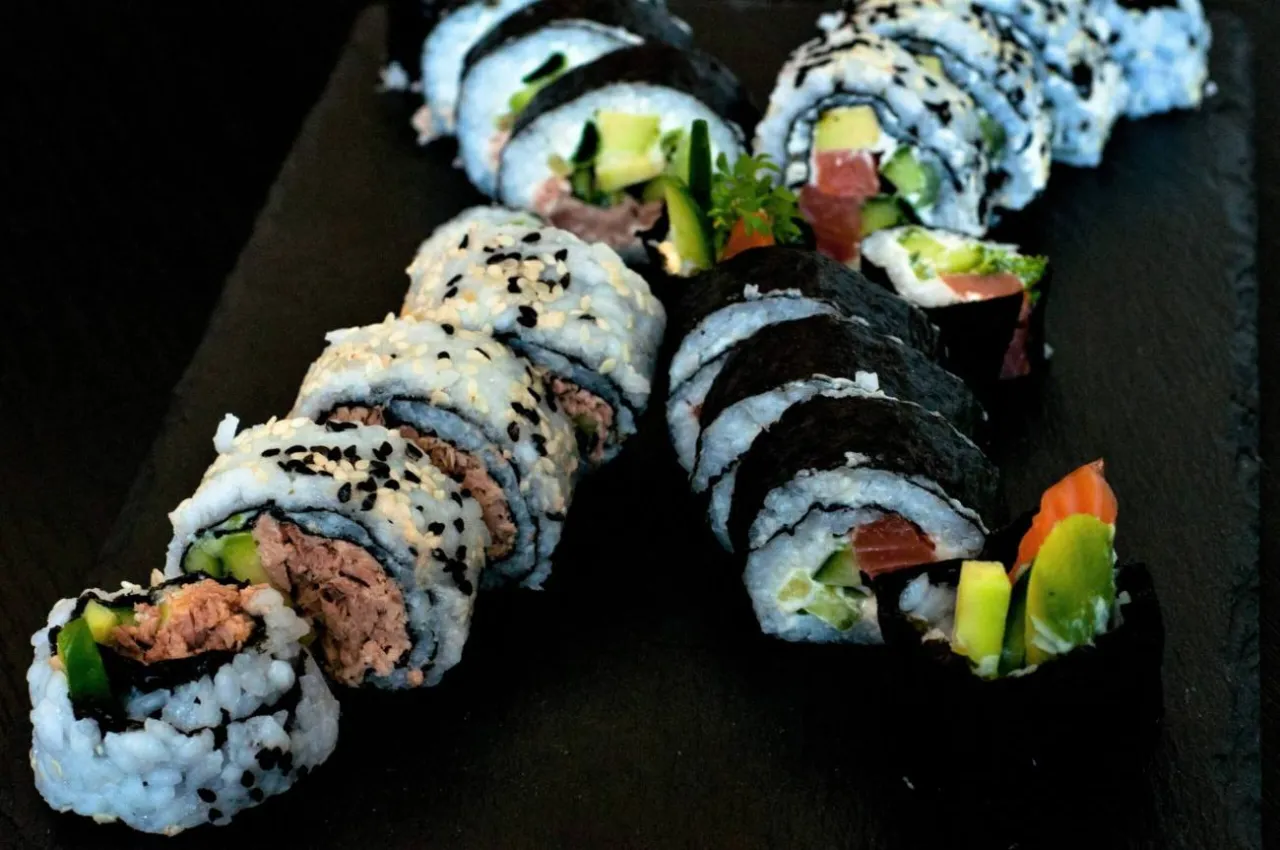 Jak jeść sushi pałeczkami