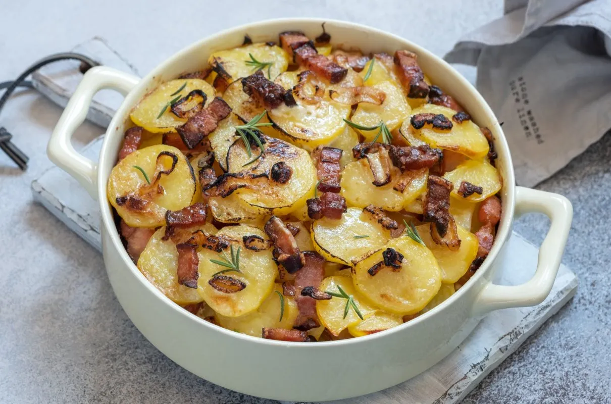 Zapiekanka ziemniaczana z kiełbasą