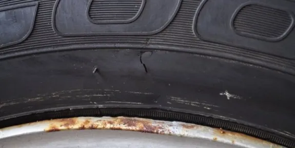 Rodzaje uszkodzeń opon