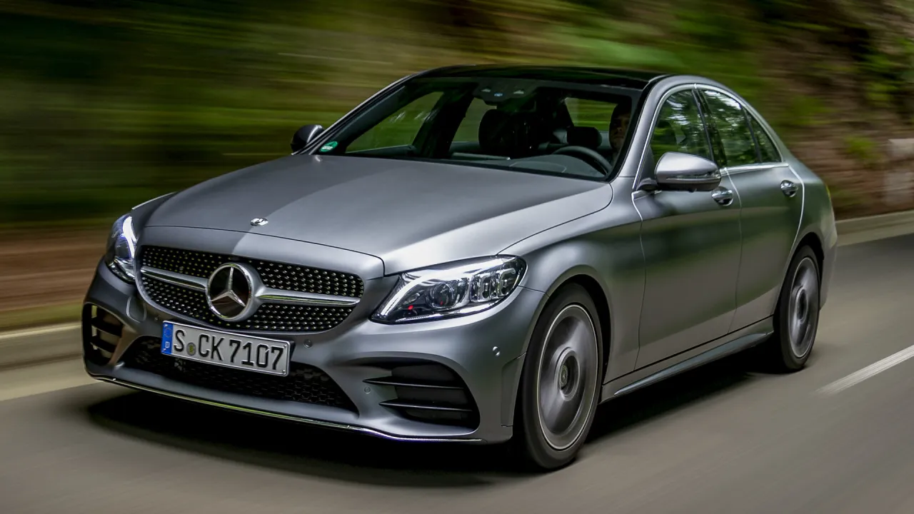 Zdjęcie C-Class Mercedes-Benz: Kluczowe cechy, ceny i porównania modeli
