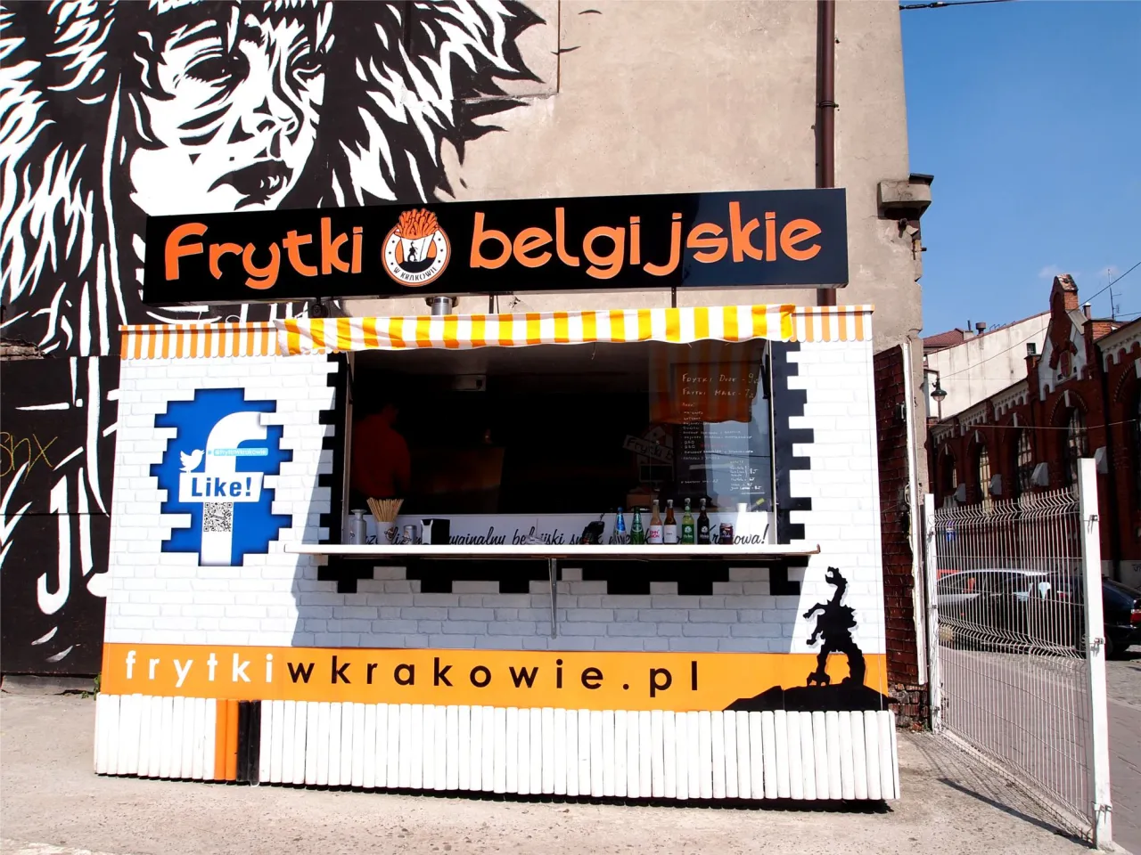 Tradycyjna belgijska budka z frytkami (fritkot)