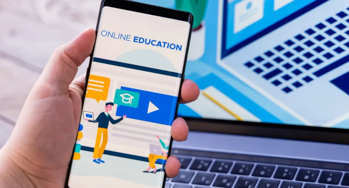 aplikacje do rozwoju osobistego, smartfon z ikonami