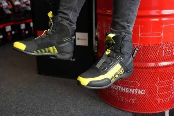 buty motocyklowe skóra vs tekstylia