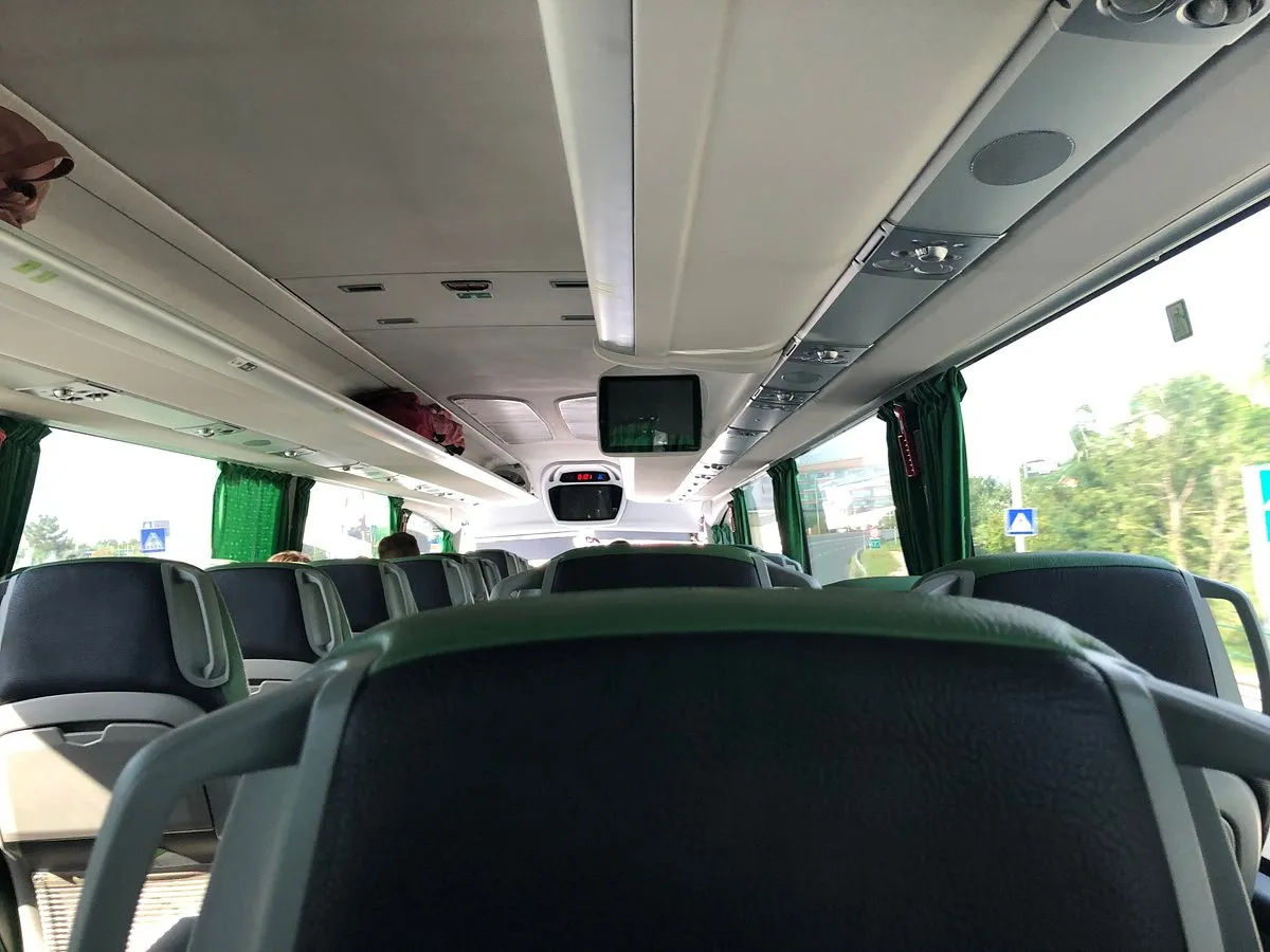Wnętrze autobusu Flixbus udogodnienia