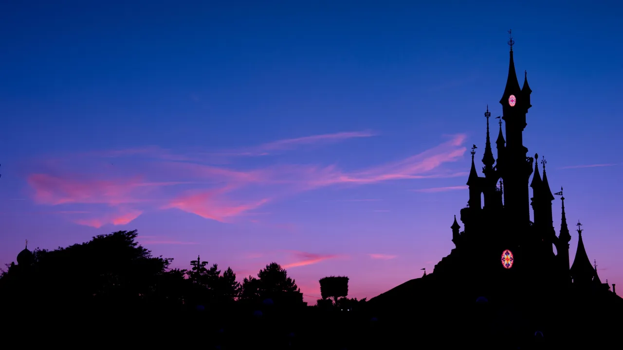 Disneyland Paris Dornr&ouml;schenschloss bei Sonnenuntergang