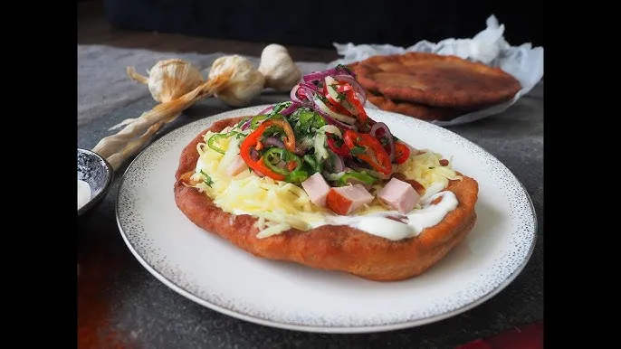 Węgierski gulasz langosz kurtoskalacs