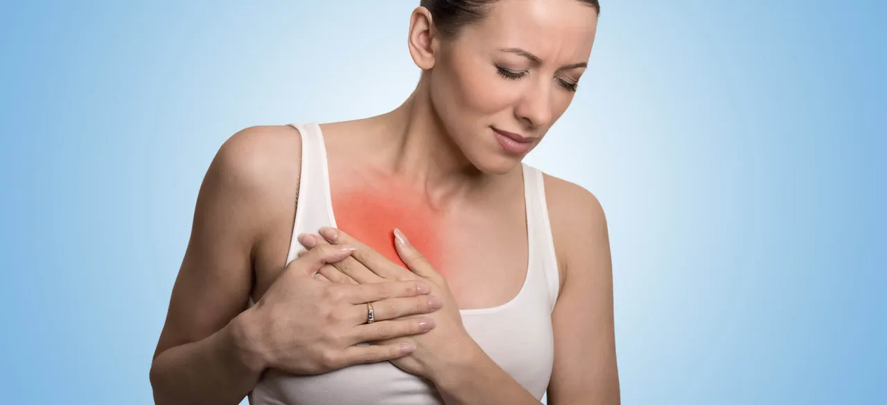Kobieta karmiąca piersią zaniepokojona