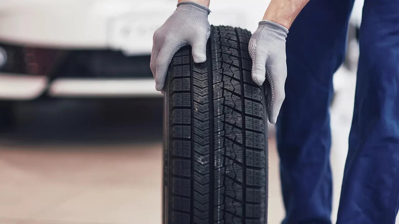 Opony letnie premium vs budżetowe bieżnik