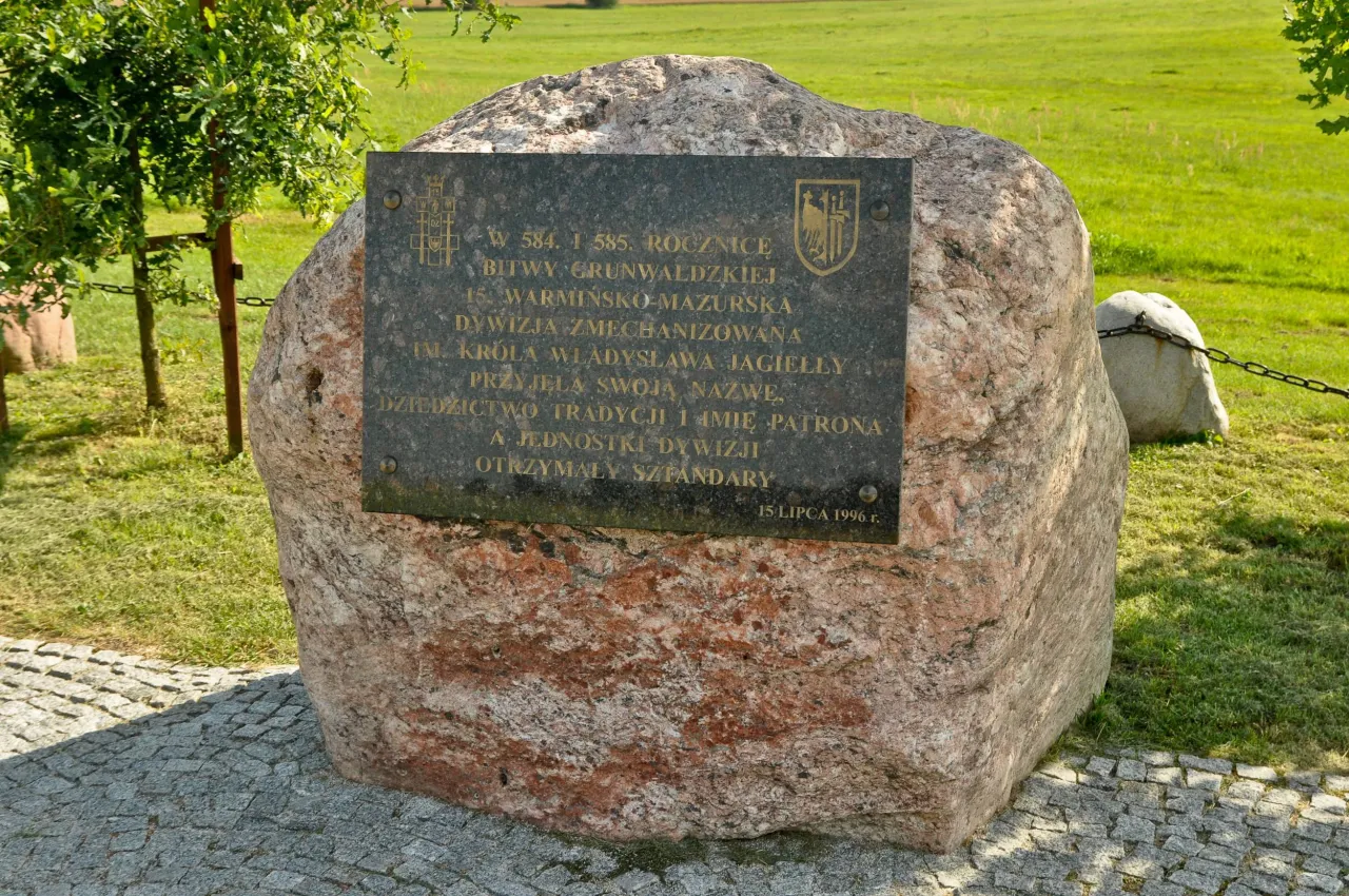 Pomnik upamiętniający bitwę pod Grunwaldem, kt&oacute;ra miała miejsce na Mazurach. To miejsce, gdzie leży Grunwald, jest symbolem polskiej historii.
