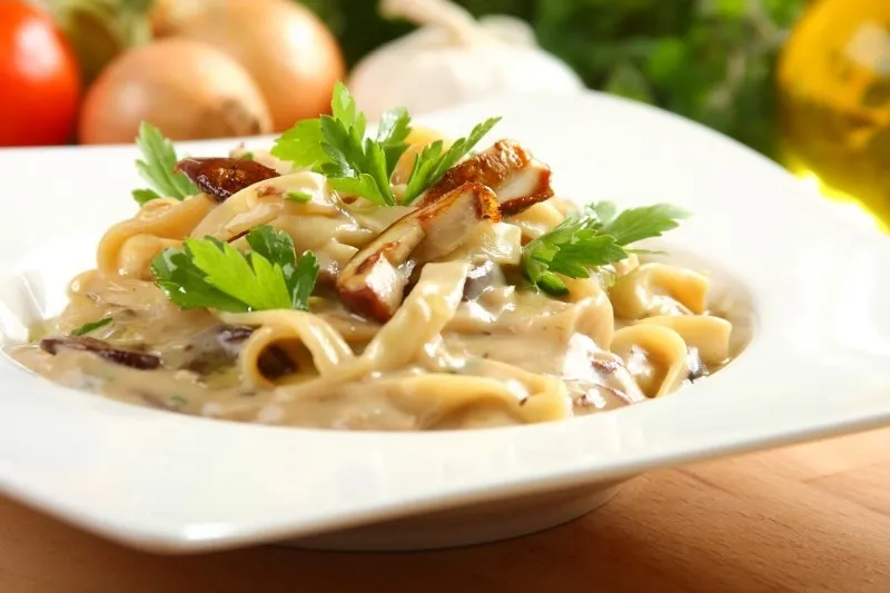 sos borowikowy z makaronem