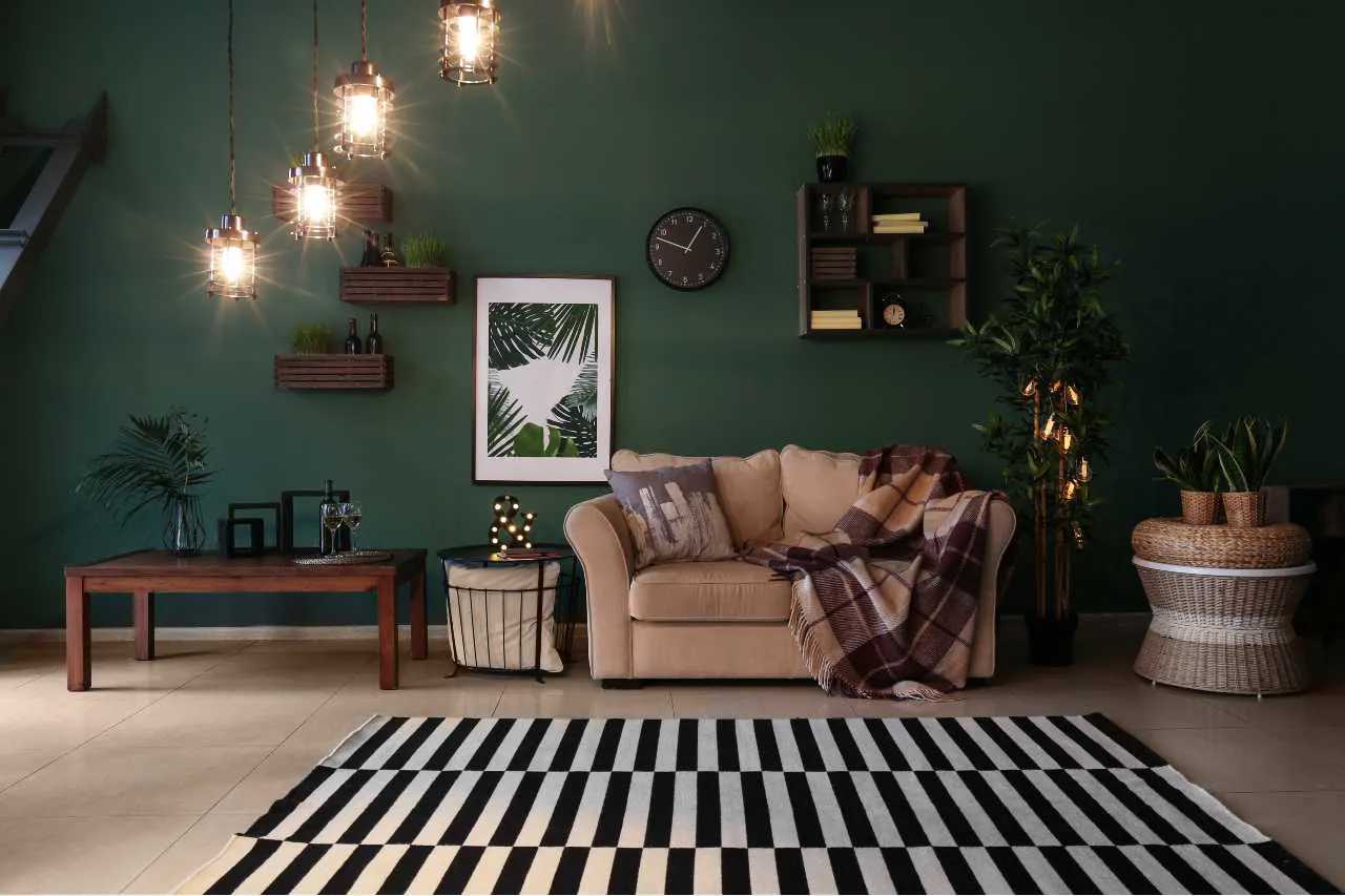 Salon butelkowa zieleń ściana akcentowa