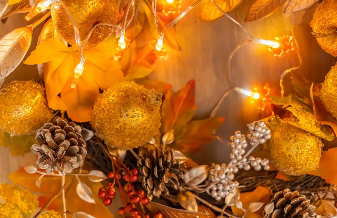 nowoczesne jesienne dekoracje złoto miedź