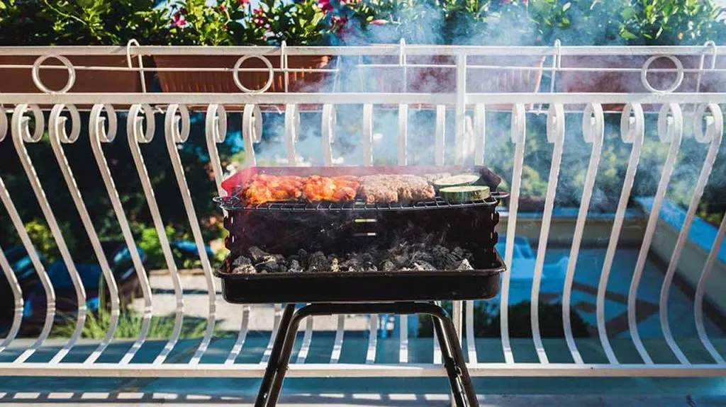 grill węglowy balkon zagrożenie pożarowe