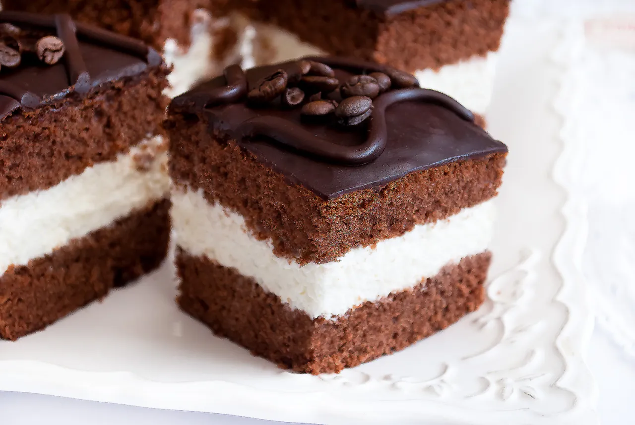 składanie ciasta kinder delice krok po kroku