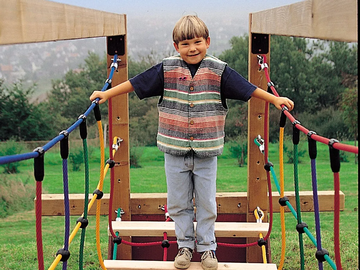 Elementy parku linowego dla dzieci tyrolka mostek siatka