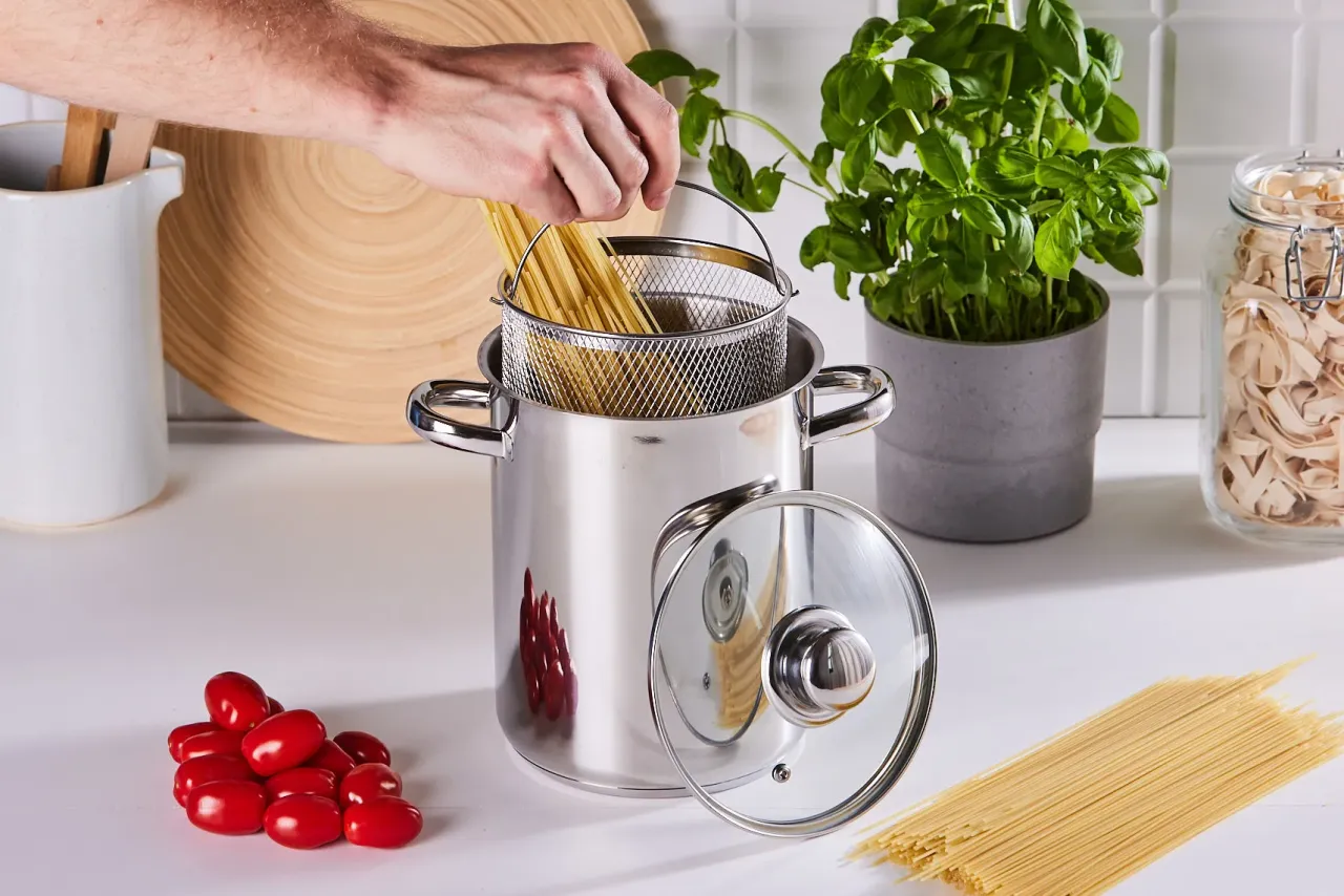 makaron w garnku z parą