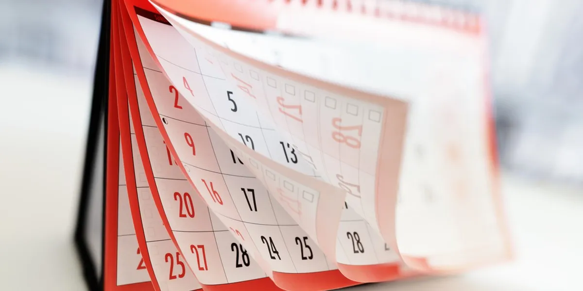 kalendarz z zaznaczonymi dniami urlopu