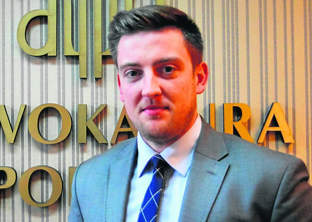 prawnik doradza świadkowi