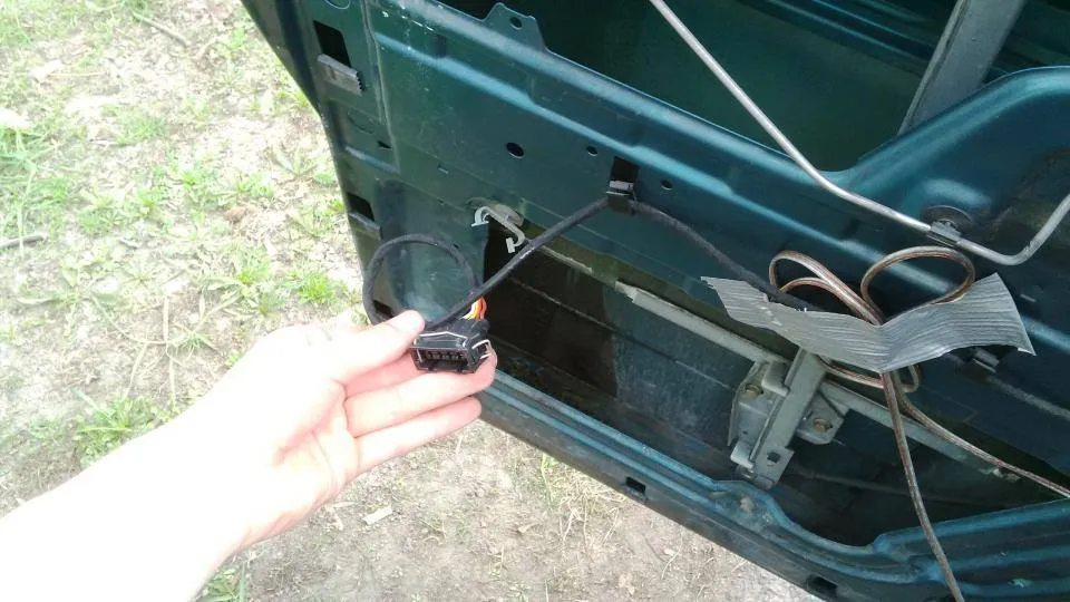 montaż siłownika centralnego zamka vw t4 drzwi