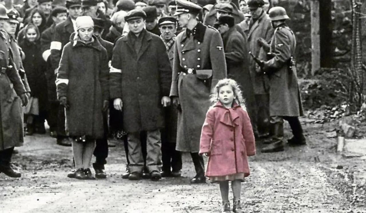 kadr z filmu Lista Schindlera lub Zielona Mila ukazujący empatię