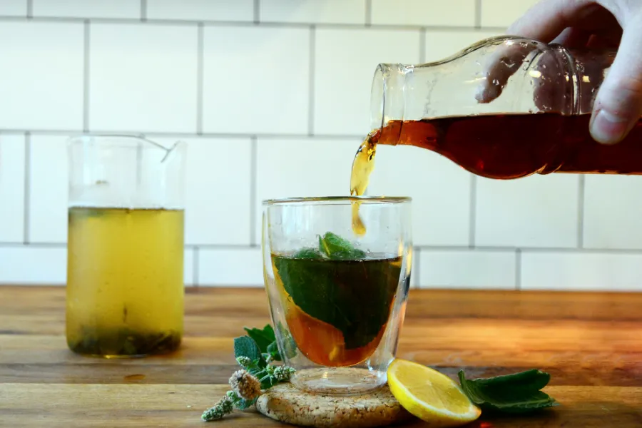 cold brew herbata w dzbanku