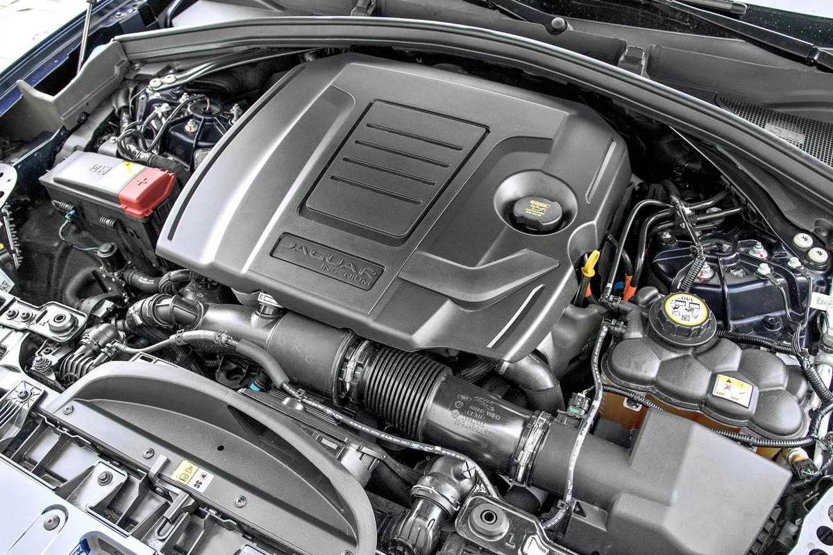 Jaguar F-Pace silniki przekrój