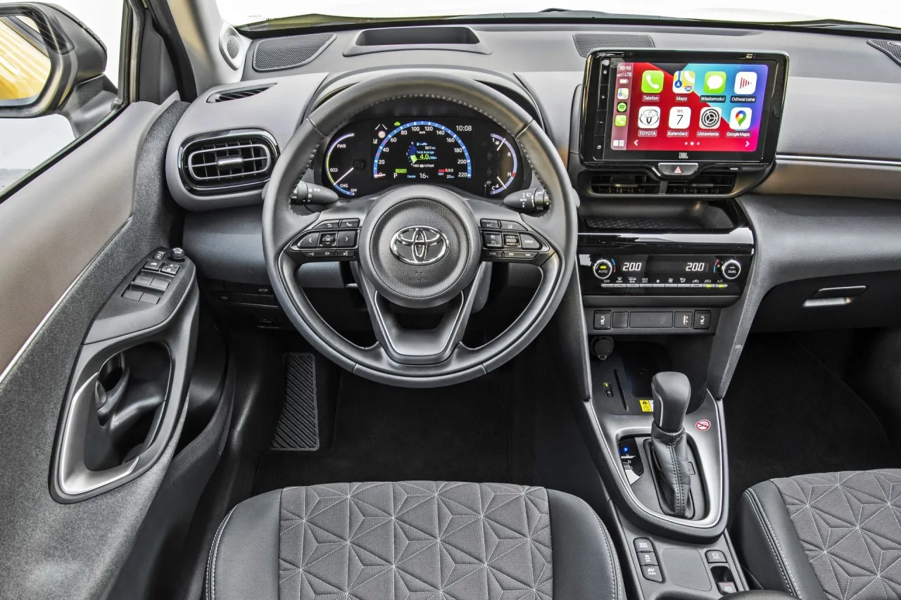 Toyota Yaris Cross różne wersje wyposażenia