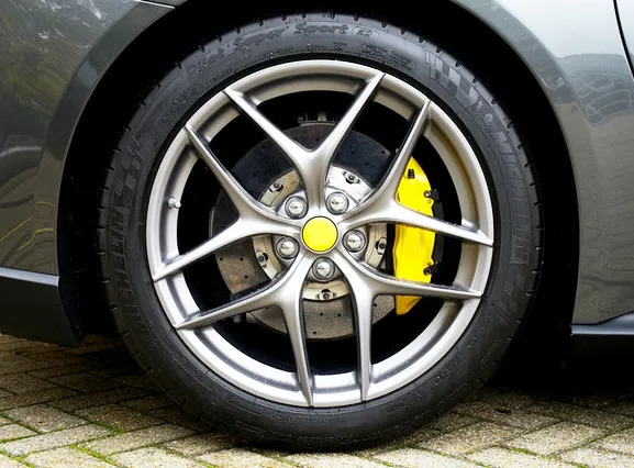 Opony niskoprofilowe vs standardowe porównanie