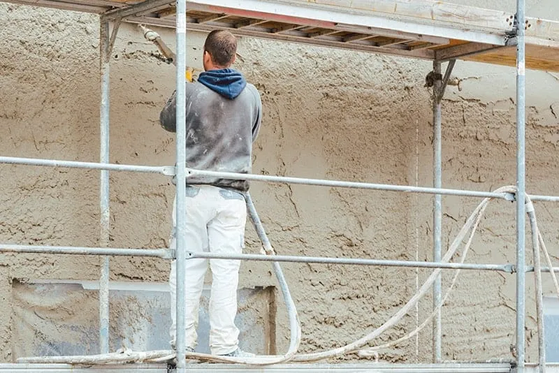Zdjęcie Ile schną tynki gipsowe maszynowe? Poznaj kluczowe czynniki i wyniki.