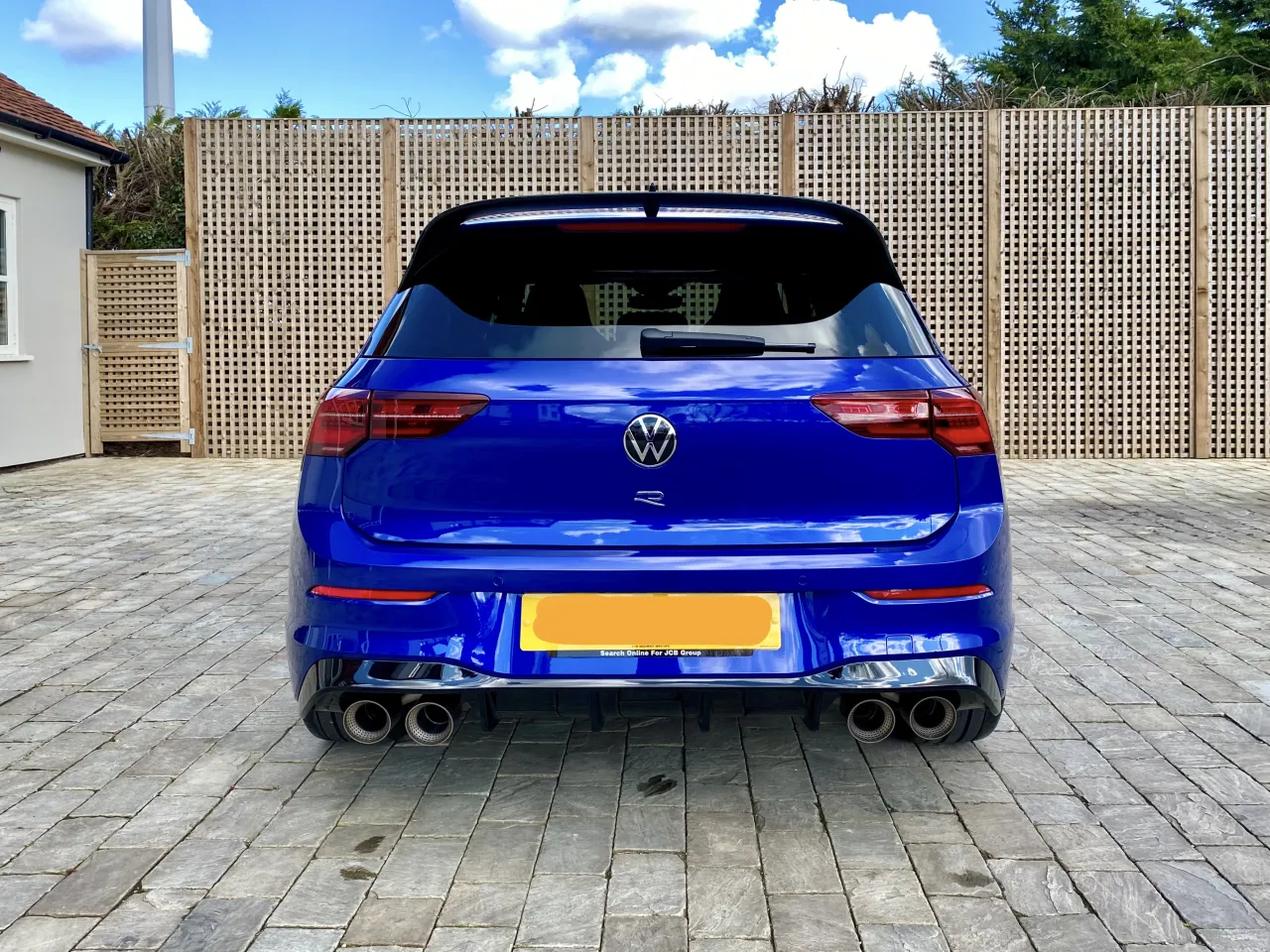 Volkswagen Golf 8 R rear spoiler Akrapovič exhaust