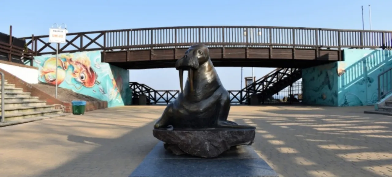 Mielno plaża promenada pomnik morsa
