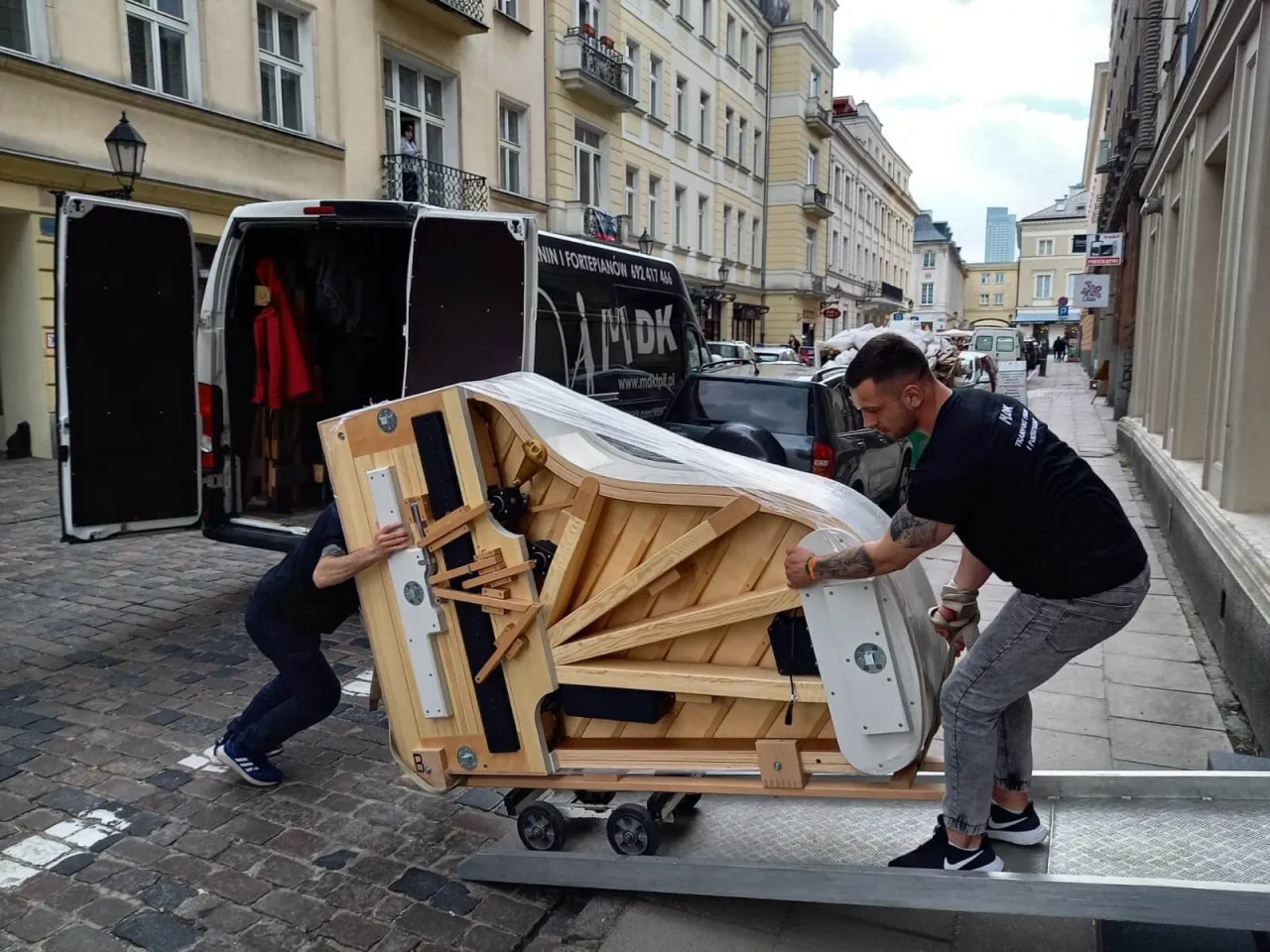 profesjonalny transport fortepianu, przenoszenie fortepianu