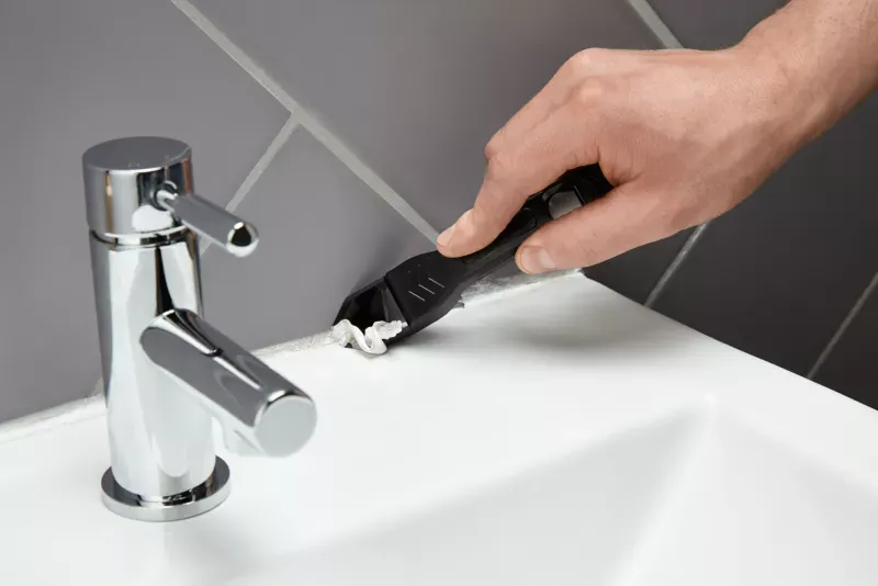 Narzędzia do silikonowania kabiny prysznicowej