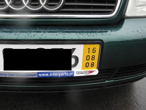 samochód z zagranicznymi tablicami rejestracyjnymi
