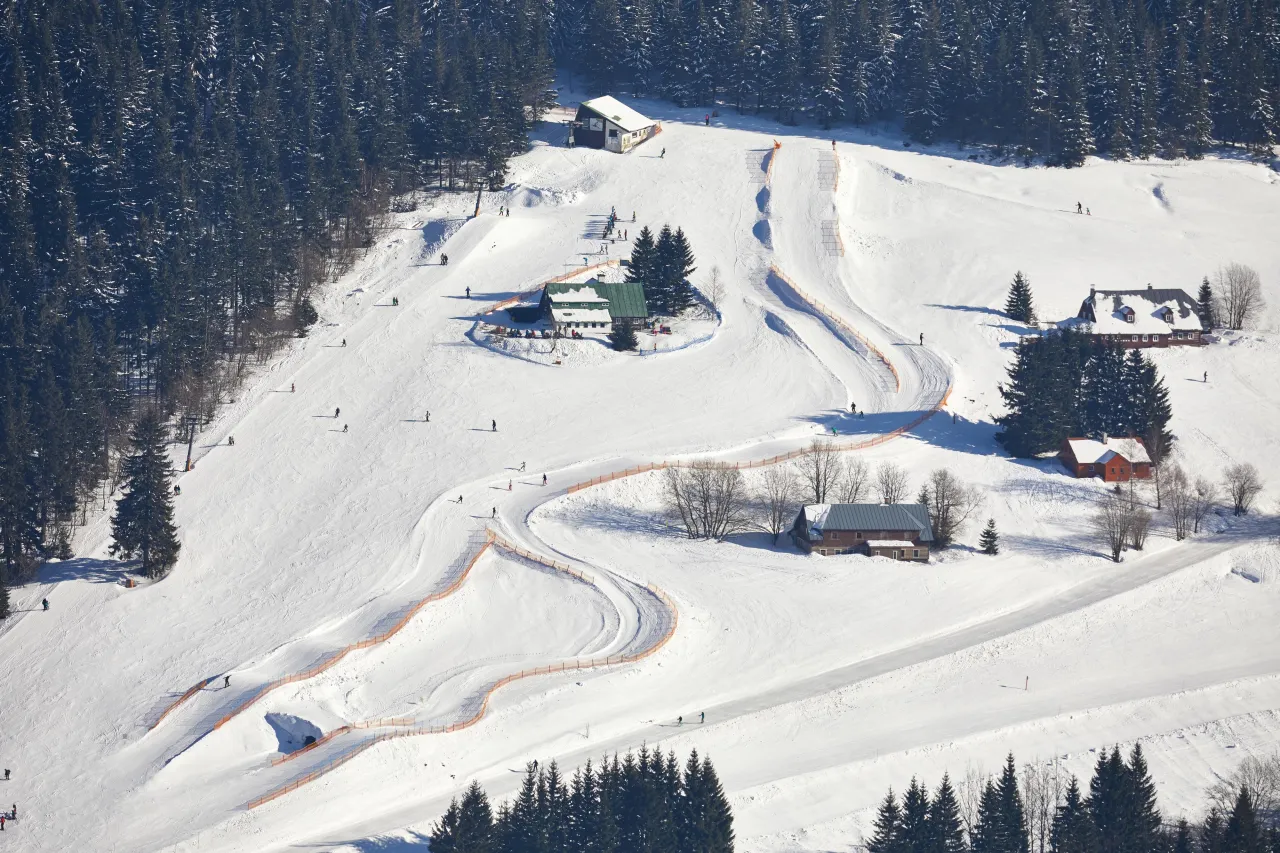 Ośrodek narciarski SkiResort ČERN&Aacute; HORA - PEC z lotu ptaka