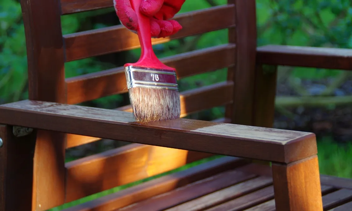 błędy malowanie mebli ogrodowych zacieki