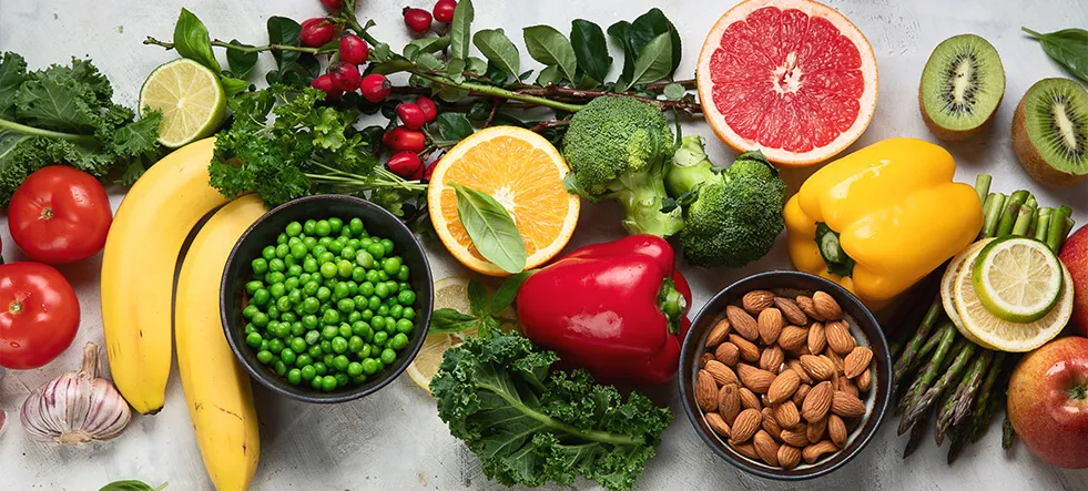 produkty bogate w witaminę C do posiłku, np. papryka, brokuły, cytrusy