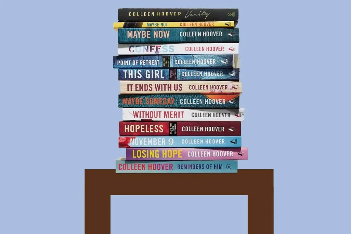 Colleen Hoover B&uuml;cher Bestseller Stapel