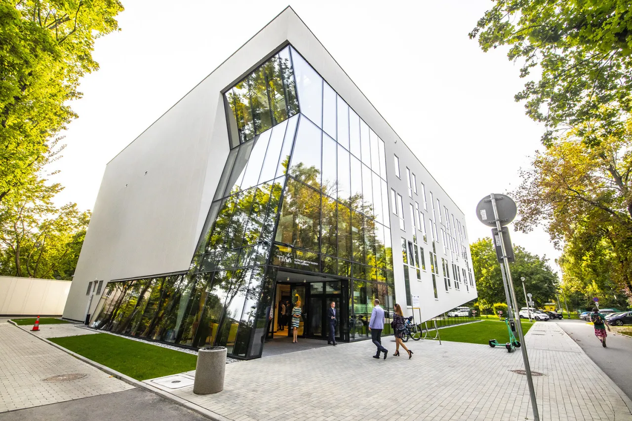 Teatr Ludowy w Nowej Hucie fasada budynku