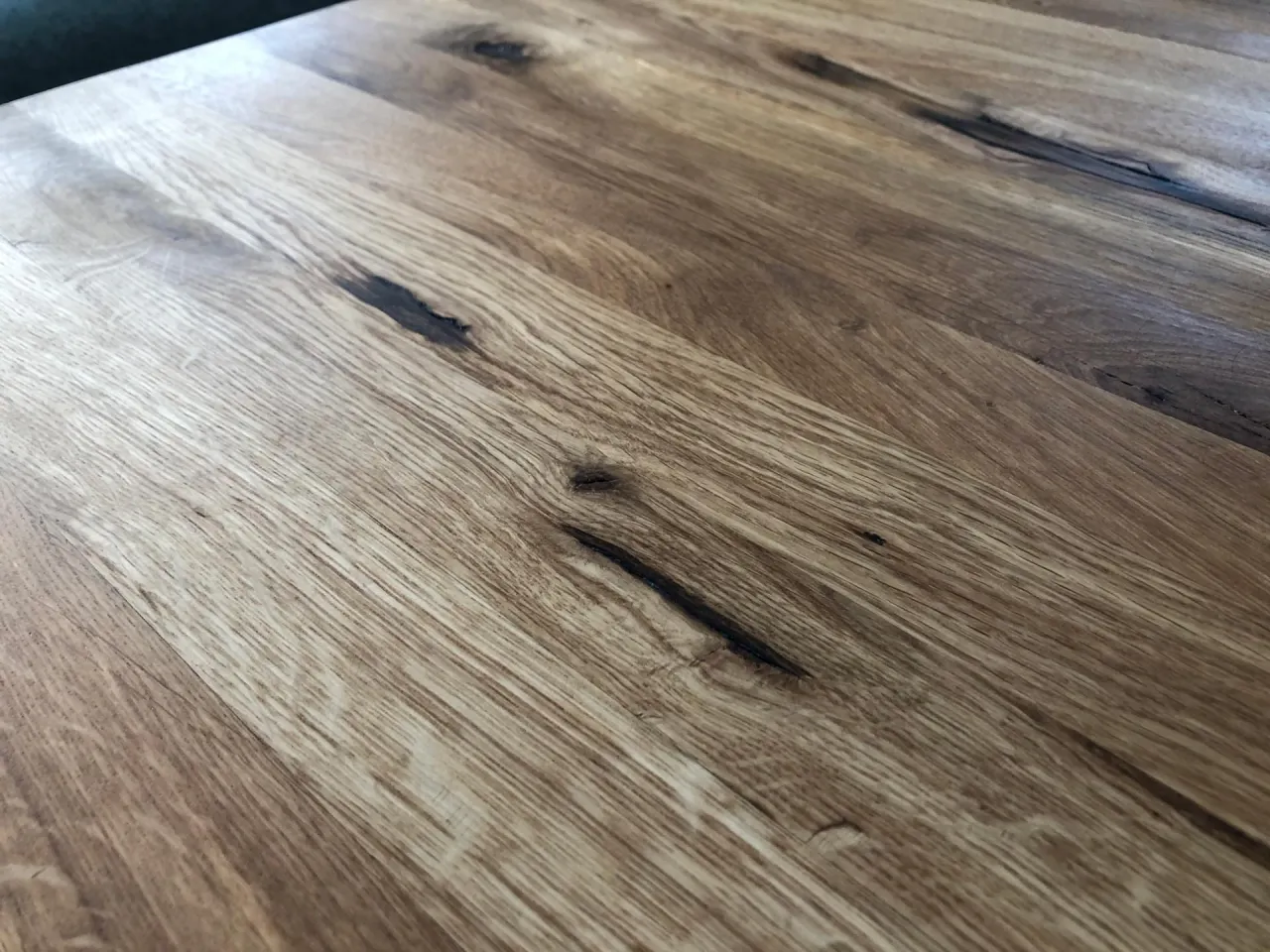 Olejowanie drewnianego blatu łazienkowego krok po kroku