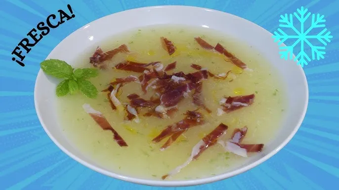 Sopa fr&iacute;a de mel&oacute;n con jam&oacute;n y menta