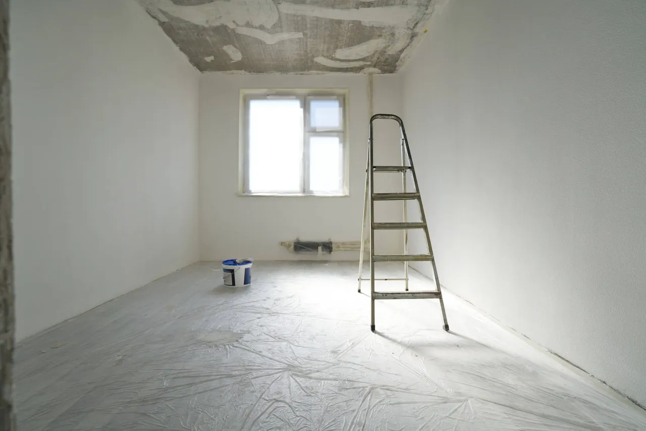 Remont mieszkania w starym budownictwie vs wykończenie stanu deweloperskiego